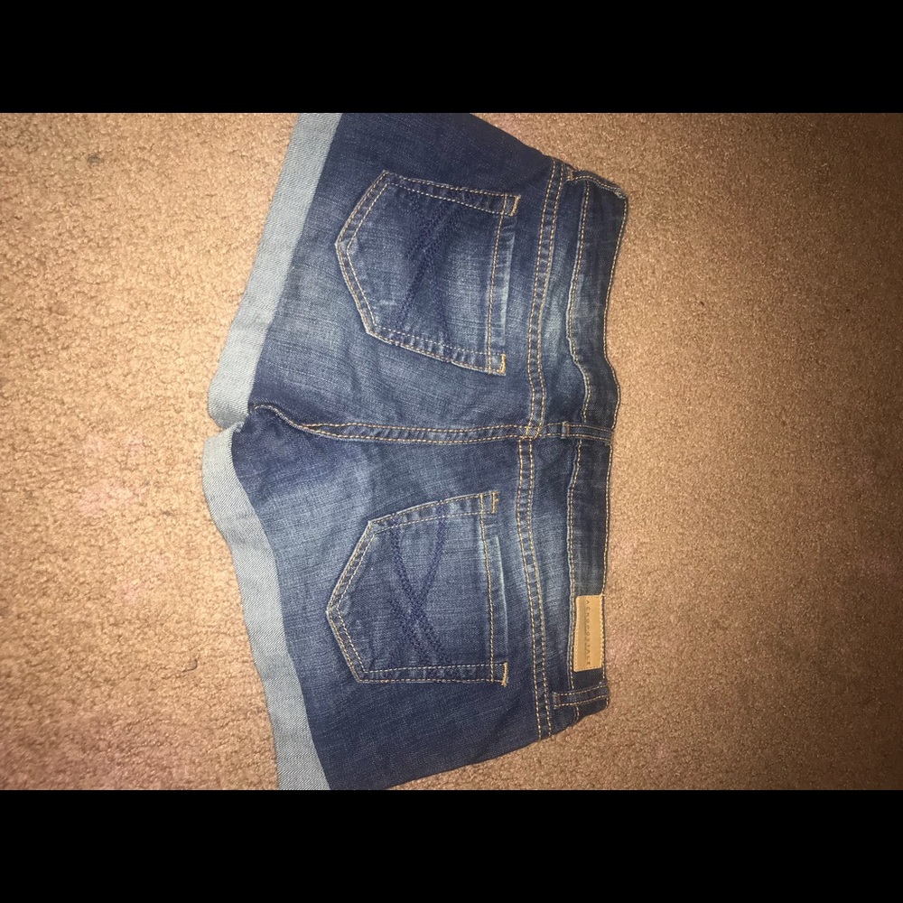 Short shorts - Picture 2 of 2